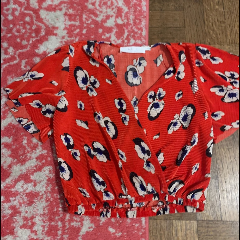 NORDSTROM flowy red floral crop top